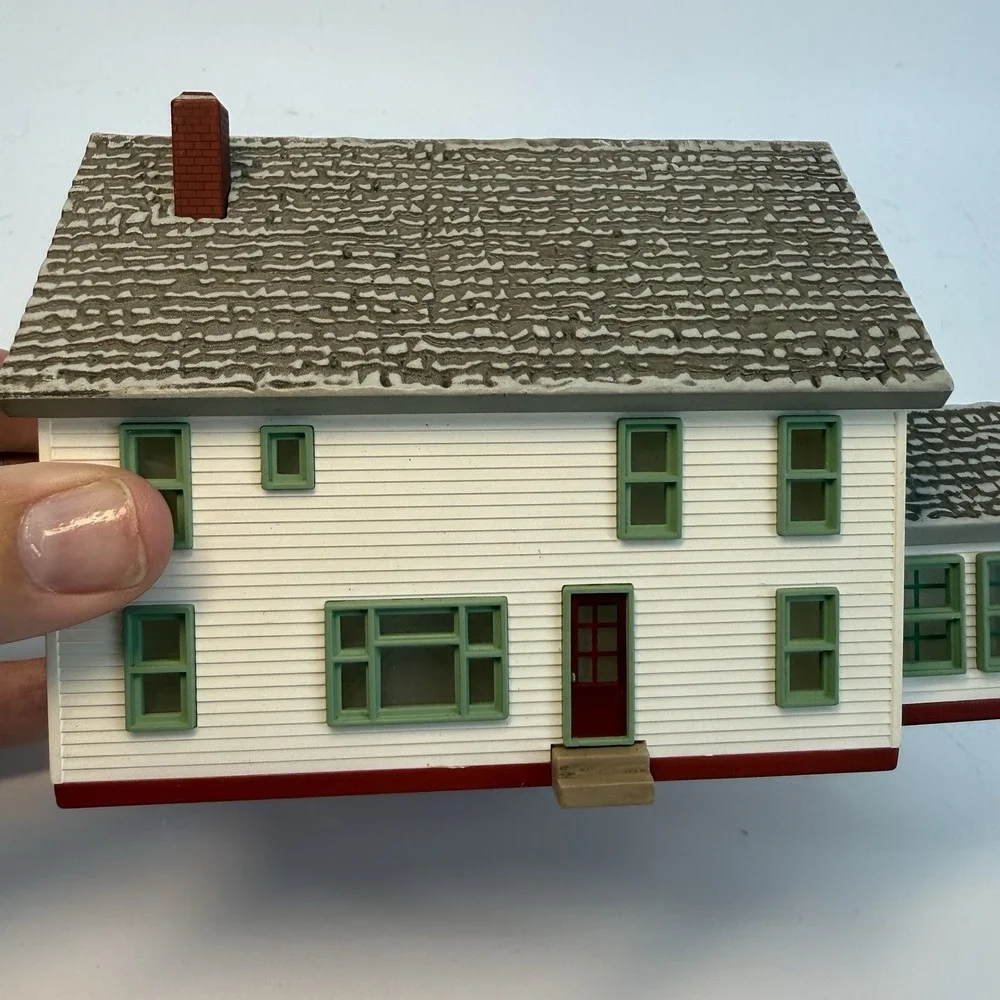 Hallmark Sarah's Maine Home 1994 Sarah Plain And Tall‎ Collection Decorative